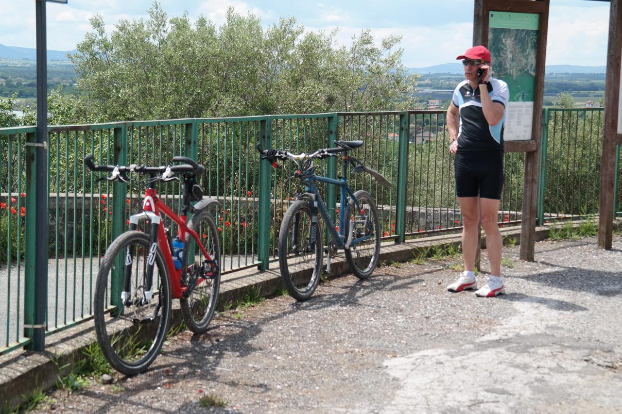 Bed and Breakfast Bedandbiking Кортона Экстерьер фото